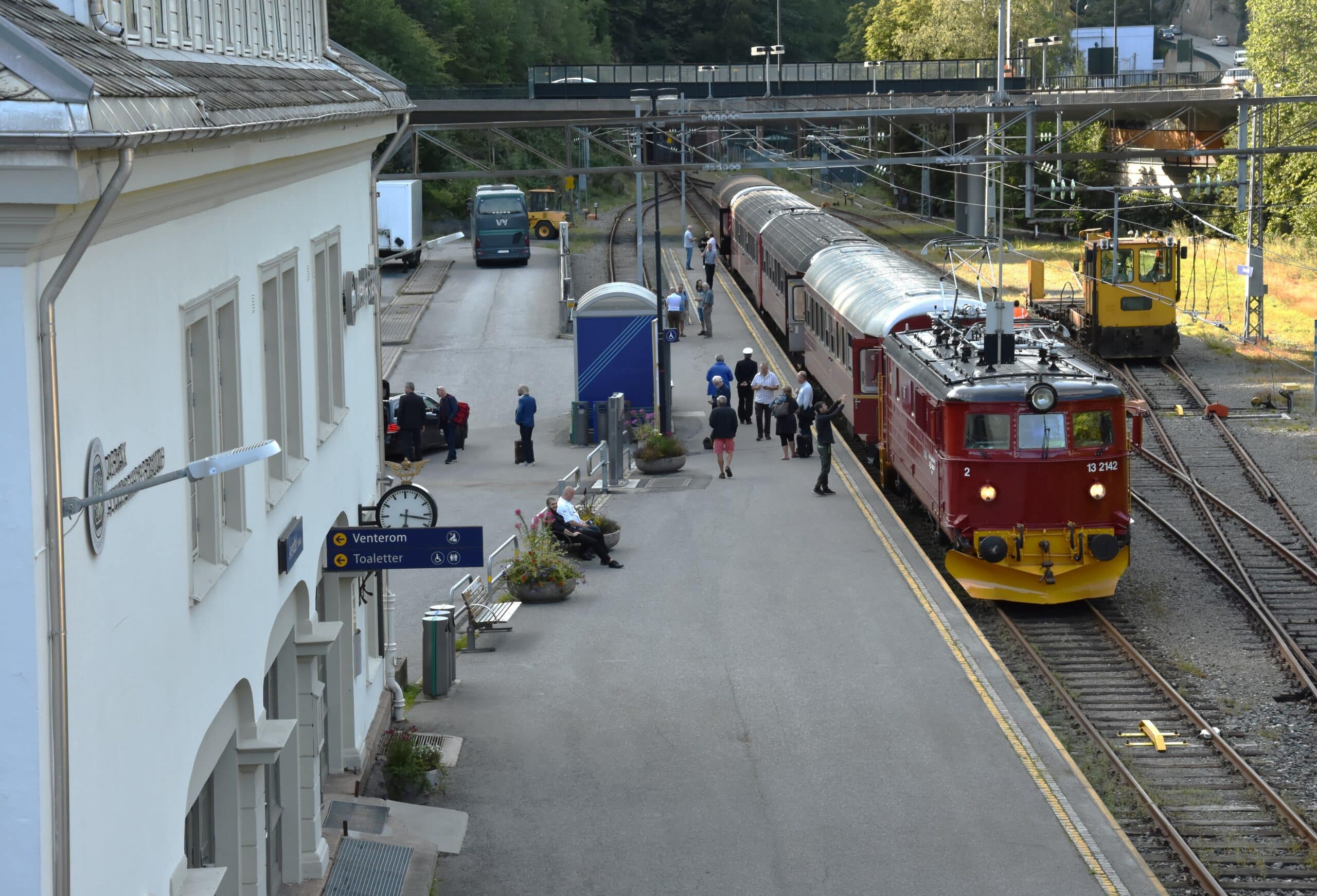 Arendal stasjon med veterantog i anledning Arendalsuka 2019.