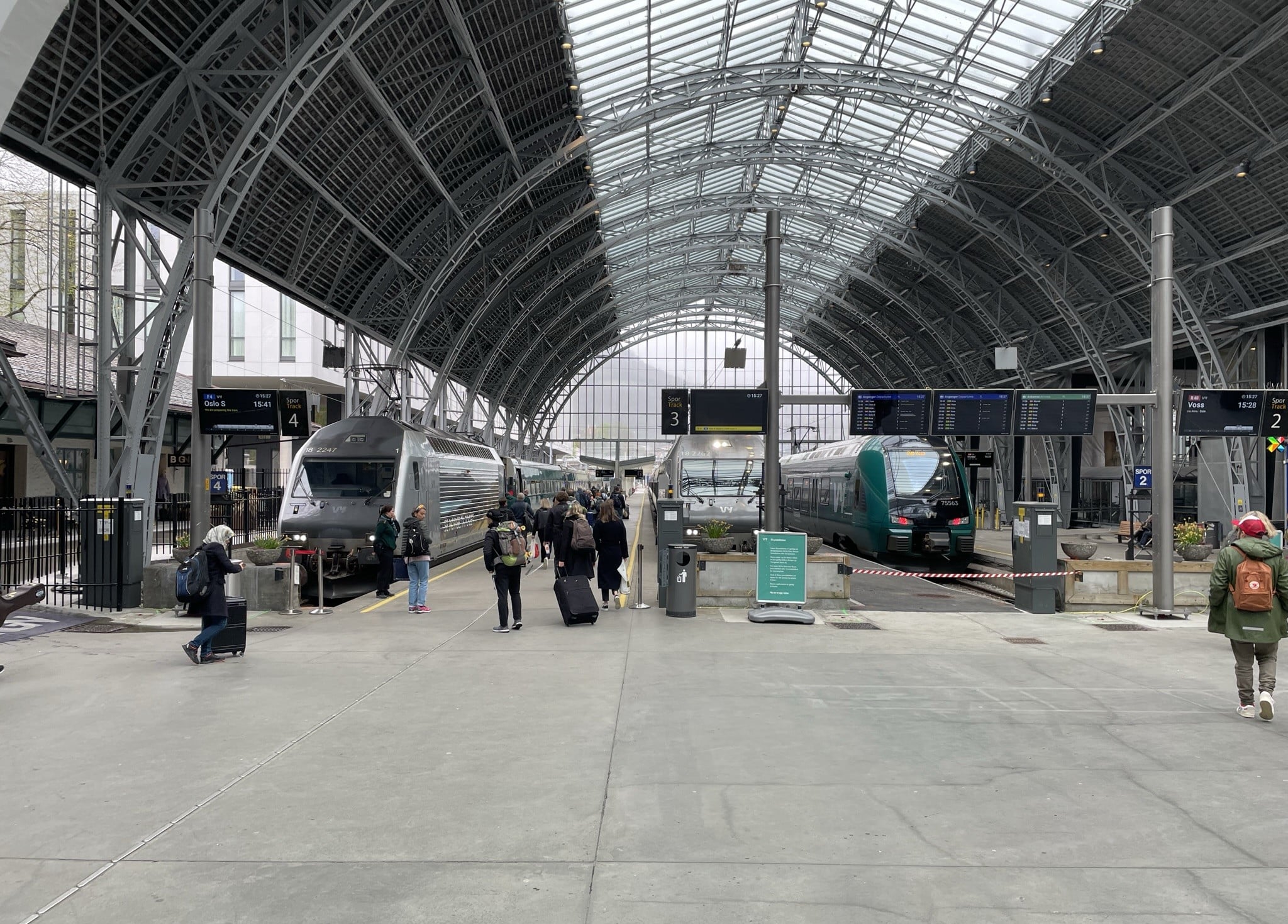 Bergen stasjon, trafikkhallen.