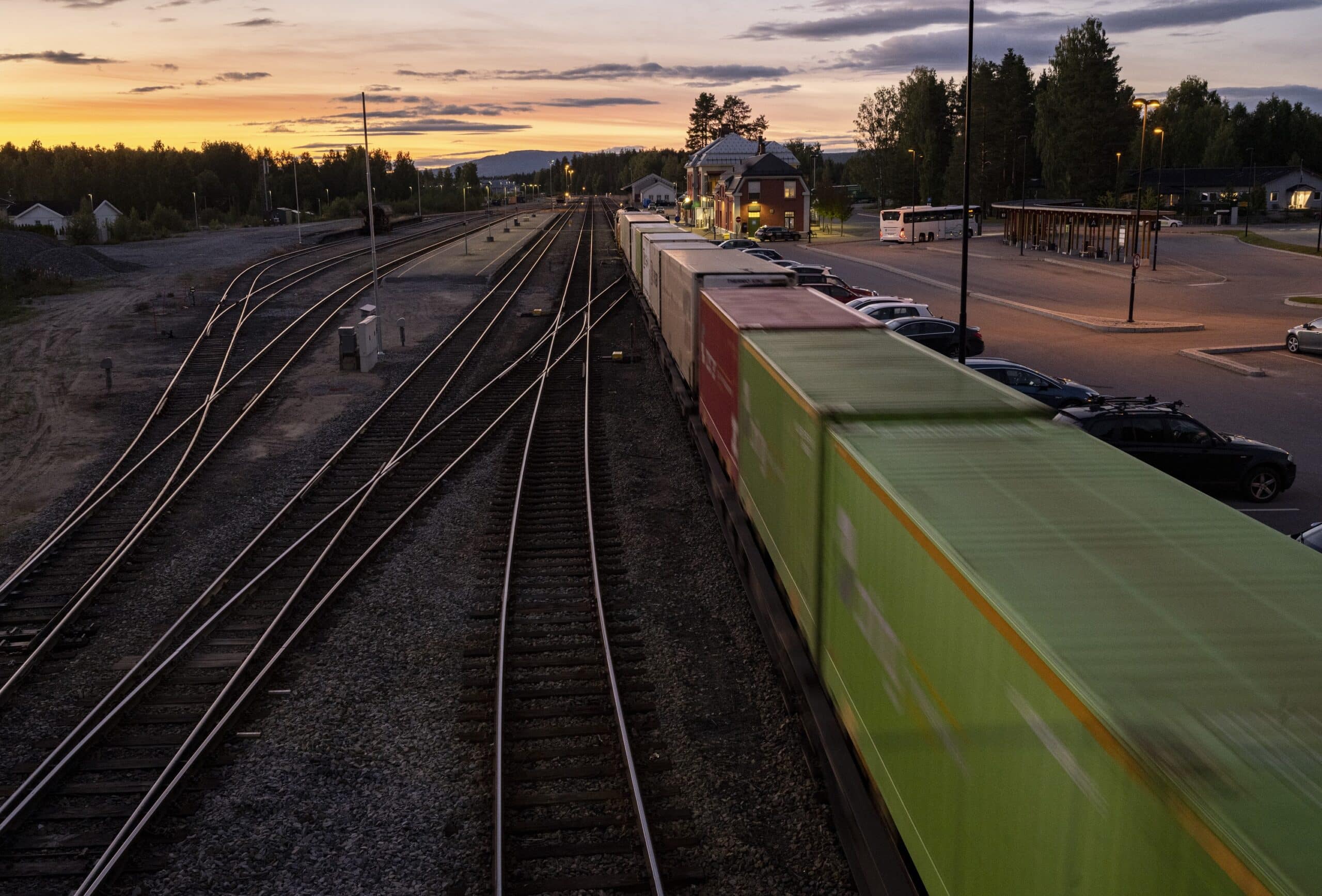 Elverum stasjon med med godstog mot Trondheim via Solørbanen.