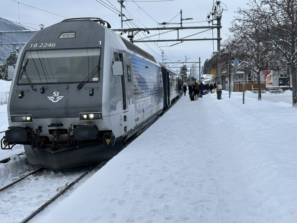 SJ El 18 på Ringebu stasjon