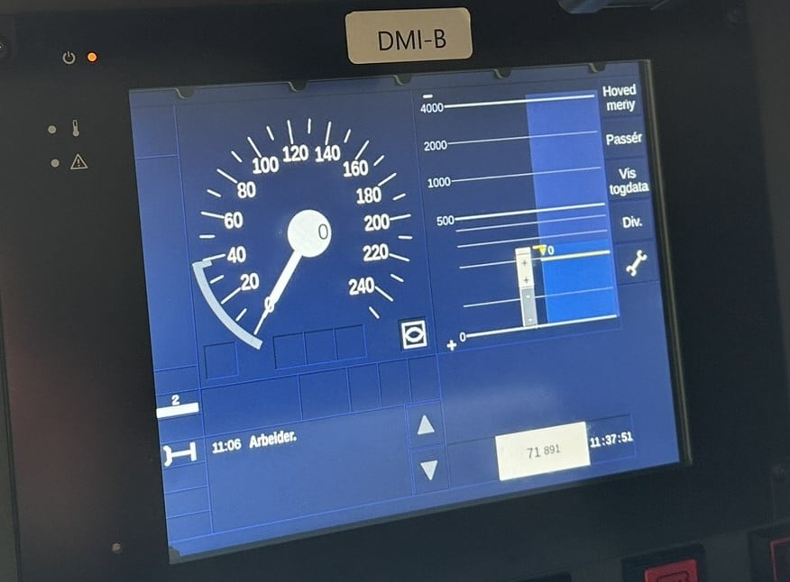 Informasjonen som til nå har kommet fra lyssignaler langssporet, vises i stedet på en skjerm i førerhuset med ERTMS.
