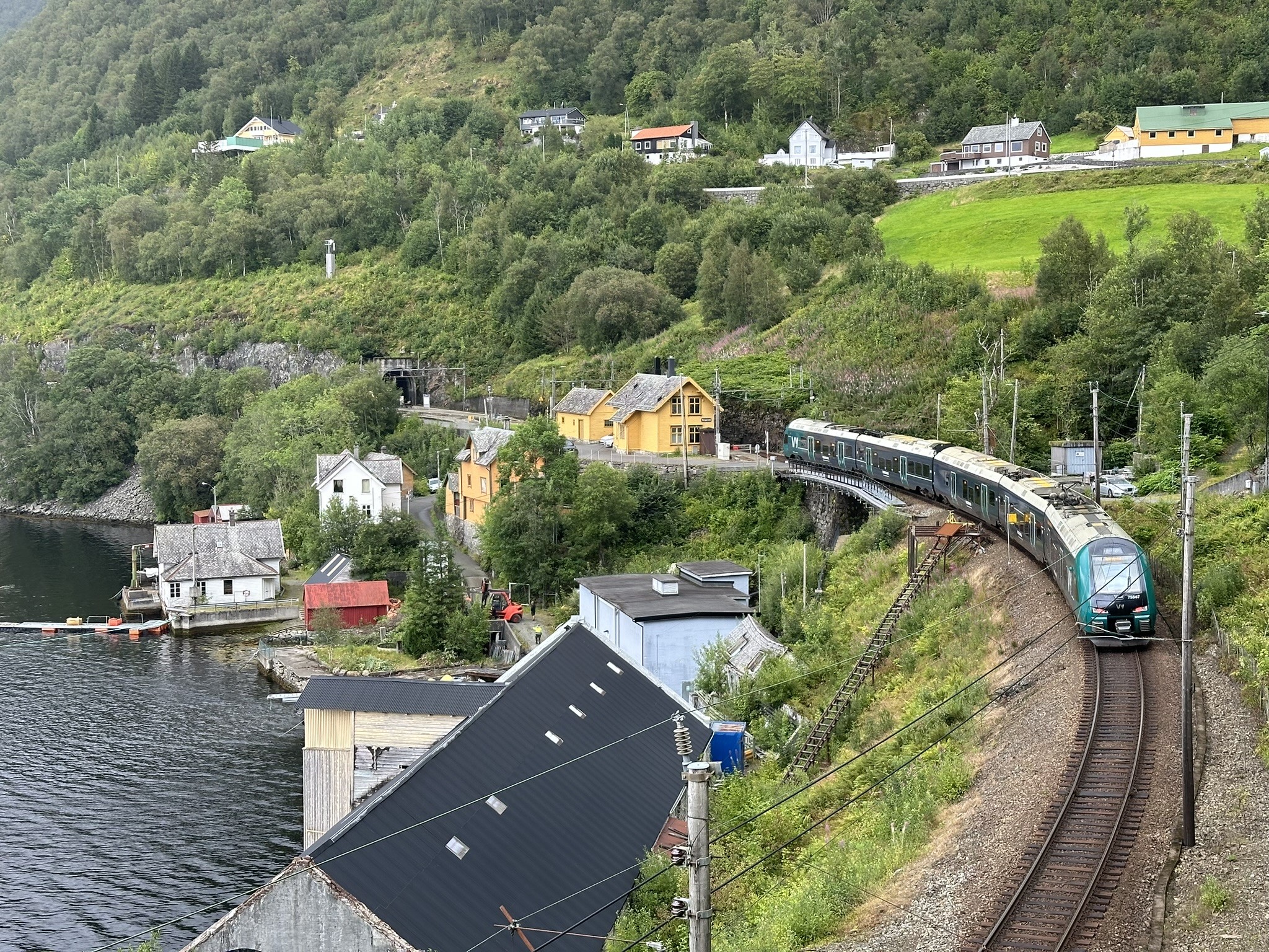 Regiontog på Vossebanen blir køyrd av Vy Tog Vest