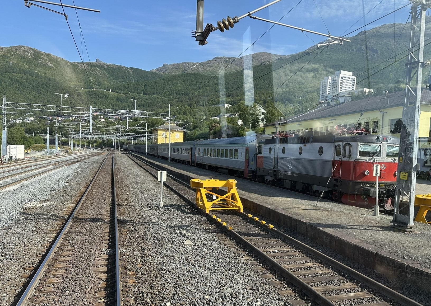 Narvik stasjon bygges kraftig for mer kapasitet og økt toglengde. I byggeperioden er flere spor midlertidige buttspor.