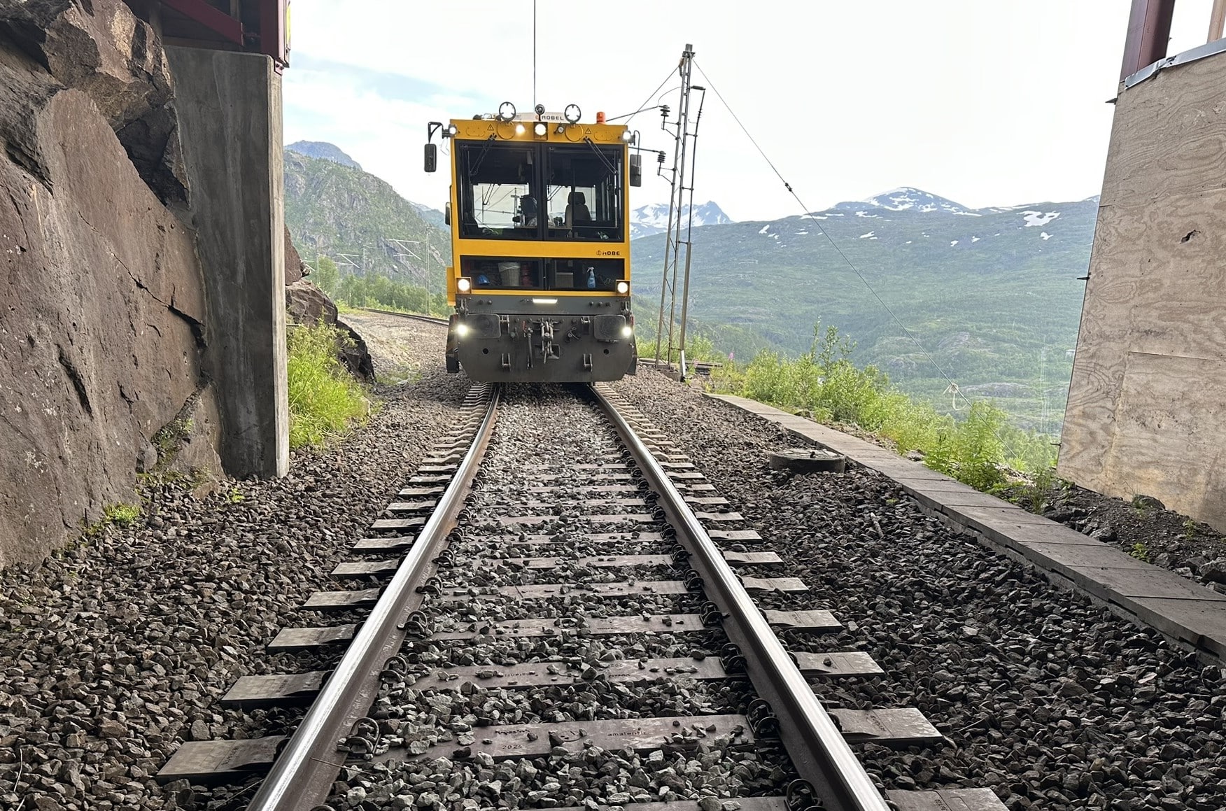 Bane NOR tester nå ut komposittsviller i noen tunneler på Ofotbanen i samband med økt aksellast.