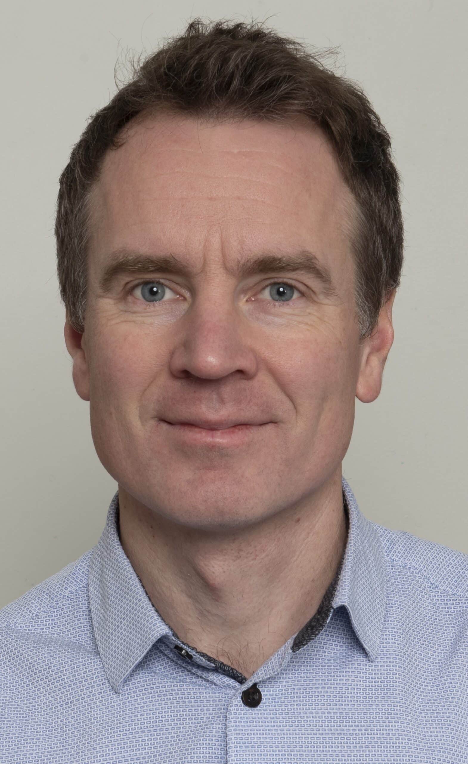 Tett portrett av Iver Wien