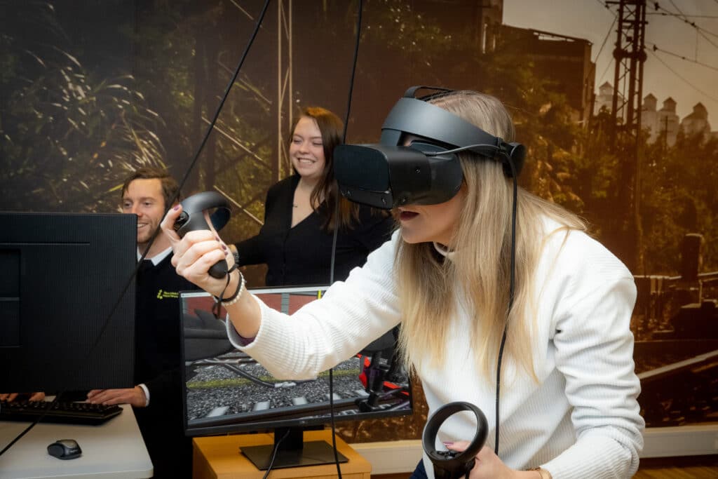 Studenter i VR-simulator