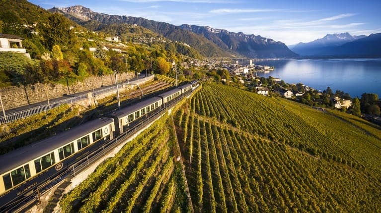 bilde av tog i Sveits