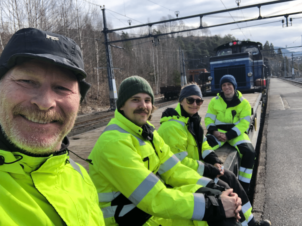 Blide studenter på skiftekurs på Notodden.