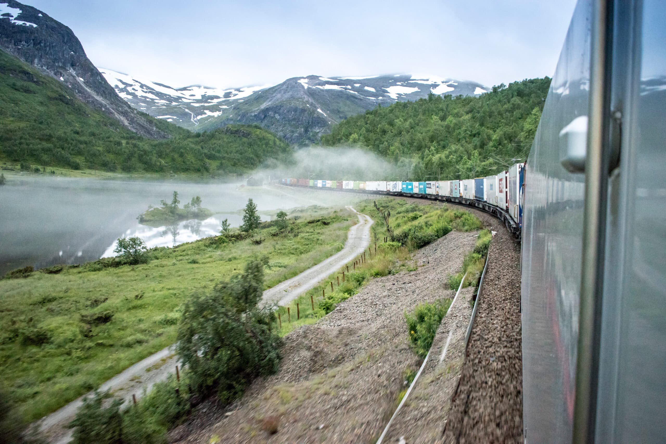 Utsiden av et godstog vår/sommer