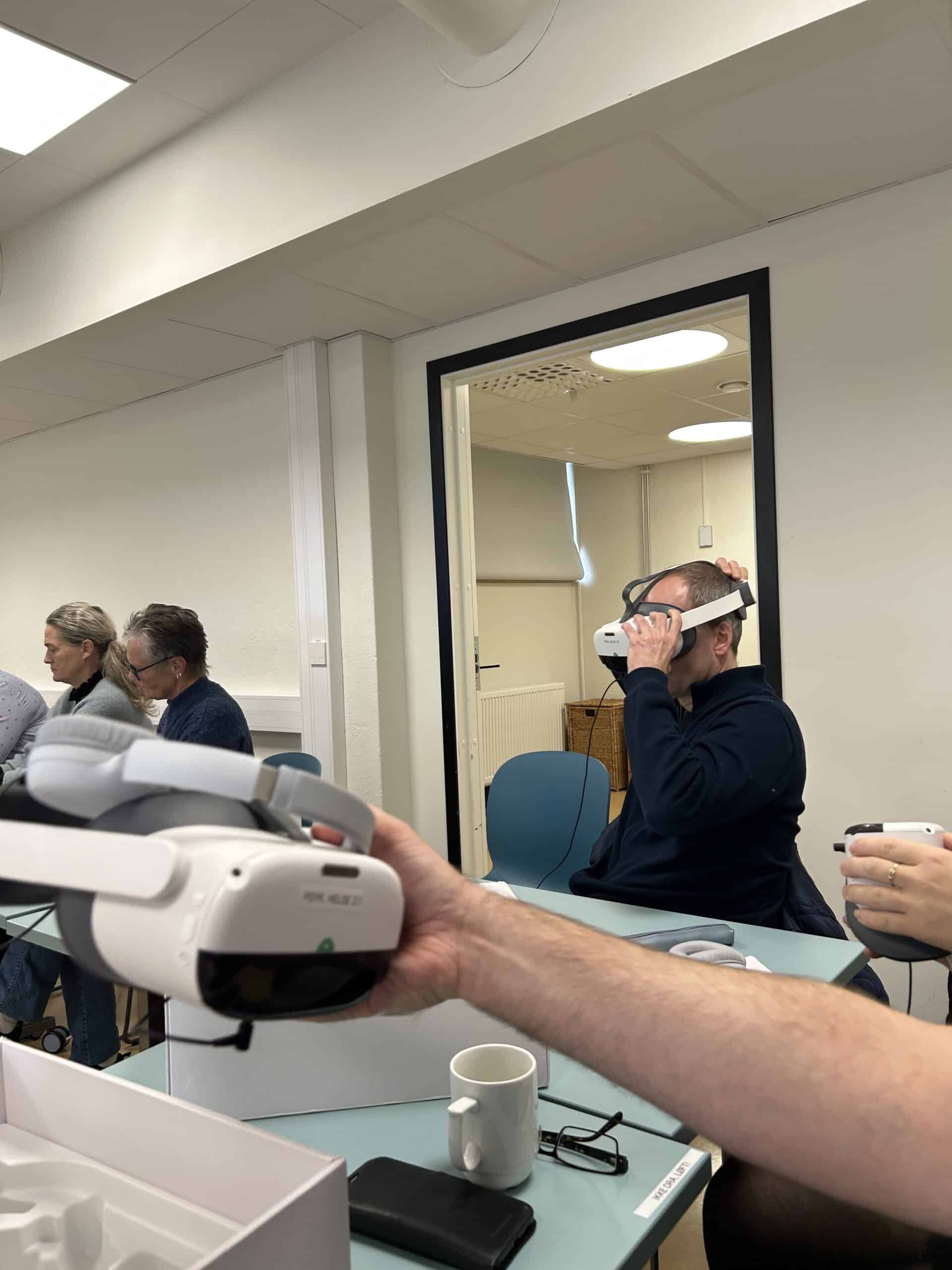 Prøve ut VR-briller.