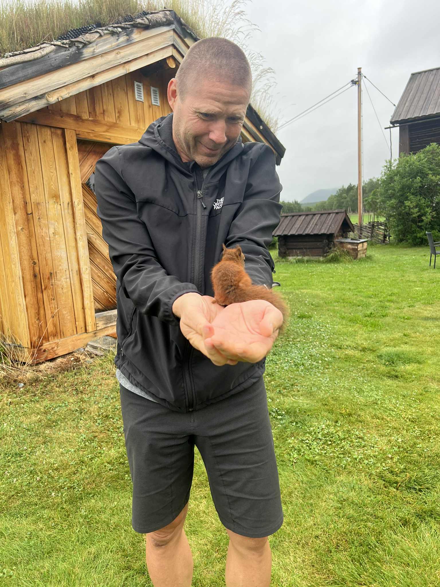Øyvind med et ekorn.