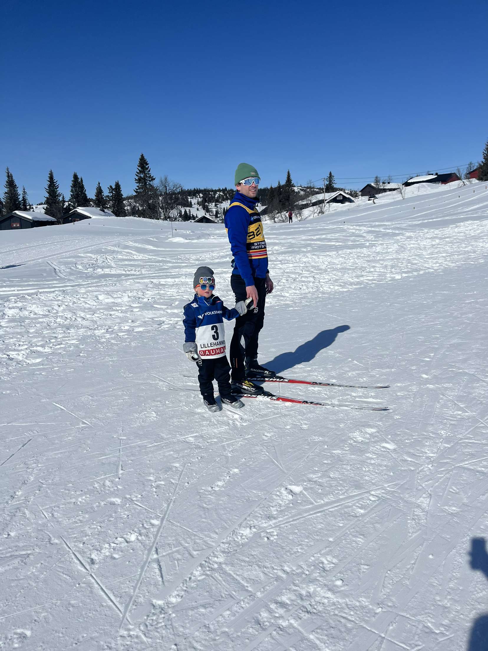 Stemningsfullt bilde av far og sønn.